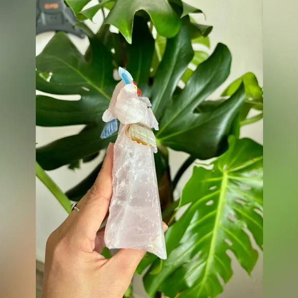 Parrot Carvings on Rose Quartz - Picture 4 of 6